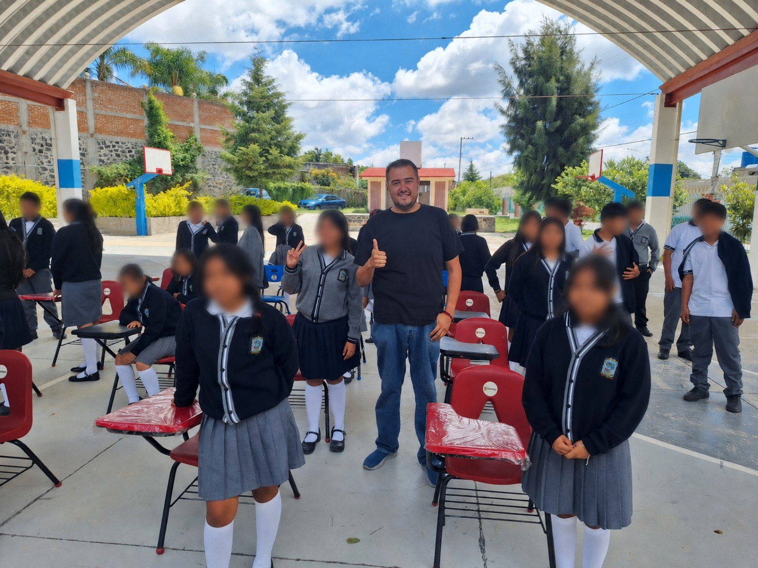 Martín Licona durante una actividad con estudiantes